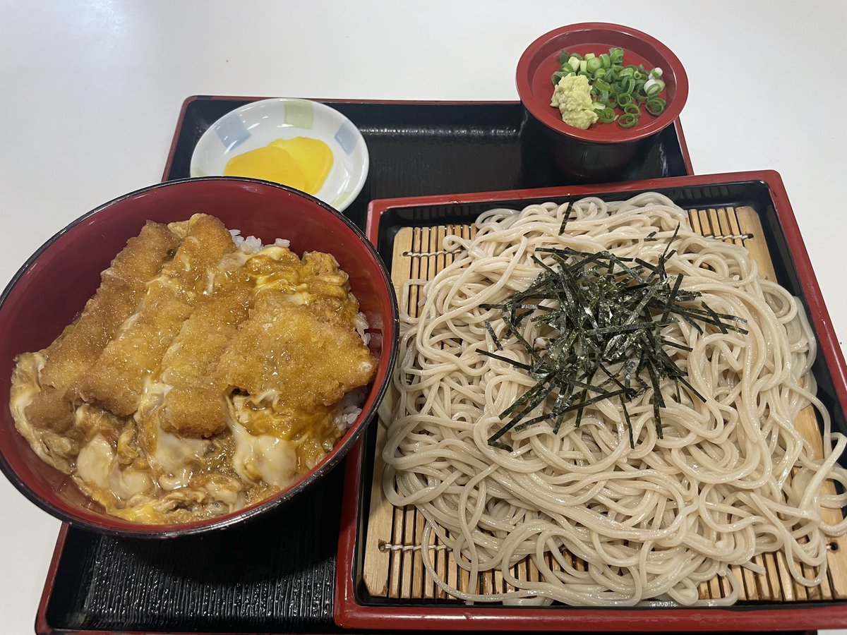 35Knkc's tweet photo. 久しぶりの三勝
大ザルが売り切れでセットに変更(´･_･`)
残念だけど美味しかった😎 https://t.co/ctxHLkpvxU