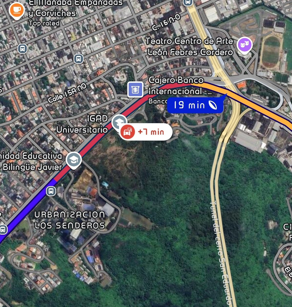 Termolalismo's tweet photo. Acabo de estar detenido 15 minutos en la salida de la Av del Bombero a la C. J. Arosemena, todas las mañanas es igual.

Más atrás están haciendo un paso a desnivel para llegar 5 minutos más rápido a este cuello de botella.

Guayaquileño, en eso se gasto tu dinero esta alcaldía. https://t.co/qULtriQOyp
