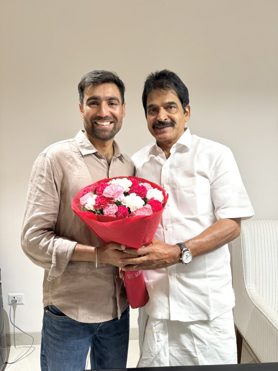 VinodJakharIN's tweet photo. अखिल भारतीय कांग्रेस कमेटी के संगठन महासचिव आदरणीय श्री के. सी. वेणुगोपाल जी से मुलाक़ात कर संगठनात्मक चर्चा की । 
@kcvenugopalmp https://t.co/xf3lov1qFG