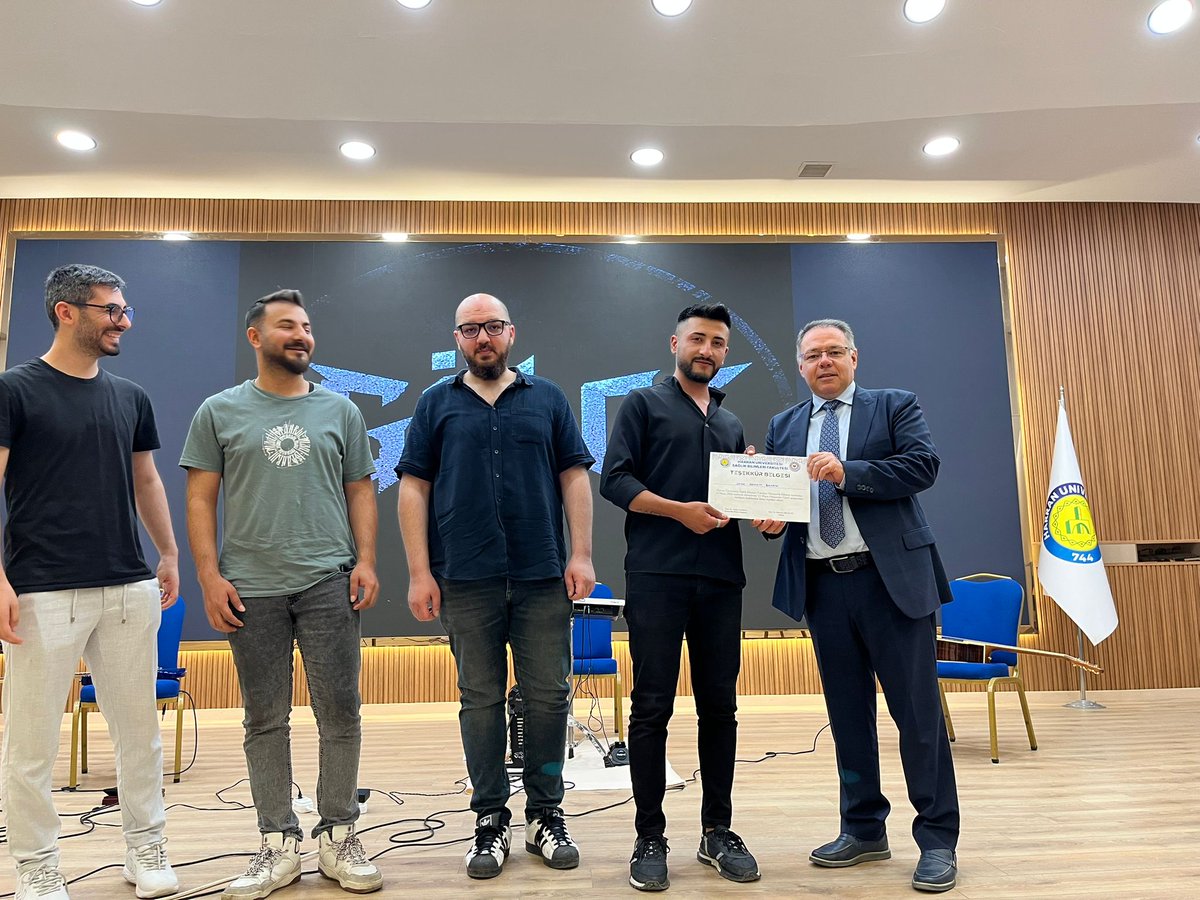 hrumedya's tweet photo. Sağlık Bilimleri Fakültesi Hemşirelik Bölümümüz tarafından, Hemşirelik Haftası kapsamında “Hemşireler Günü” programı gerçekleştirildi.

Yoğun katılımın olduğu programda, hemşirelik mesleğinin sağlık hizmetlerindeki önemi, bilimsel yönü ve topluma sunduğu katkılar vurgulandı.
Ayrıntılar için ⤵️
https://t.co/o14Ez0IylW