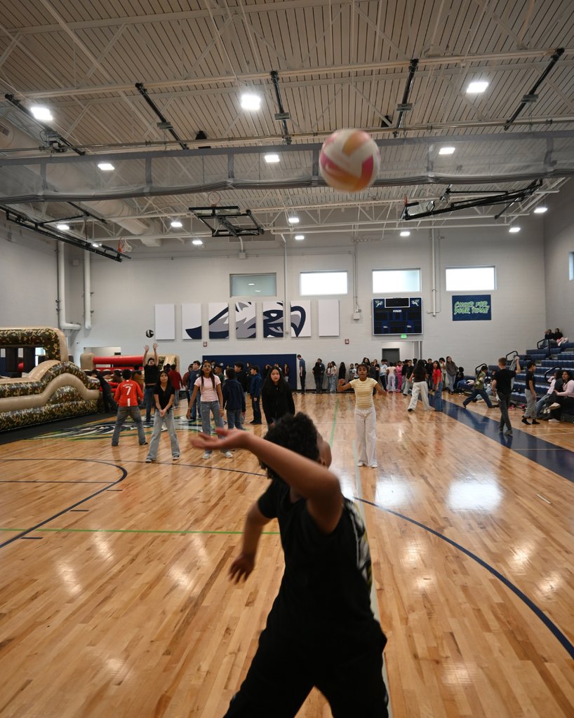 AtlasSchoolsCO's tweet photo. Our Atlas Middle Schoolers celebrated with a VERY special Fun Day Friday,  packed with games, laughs, and good vibes as a reward for finishing state testing strong. 💪

#AtlasSchoolsCO #AtlasMiddle #FunDayFriday #GryphonPride #StateTesting https://t.co/UKcu4TbvFF
