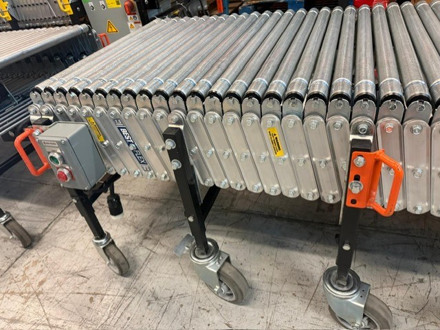 PhoenixConveyor's tweet photo. Bestflex Powered Flexible Conveyor 30" W x 30'L Extended variable Speed 0-130 FPM Controls Both Ends 2 ( available) https://t.co/j9Lw2XKAxU