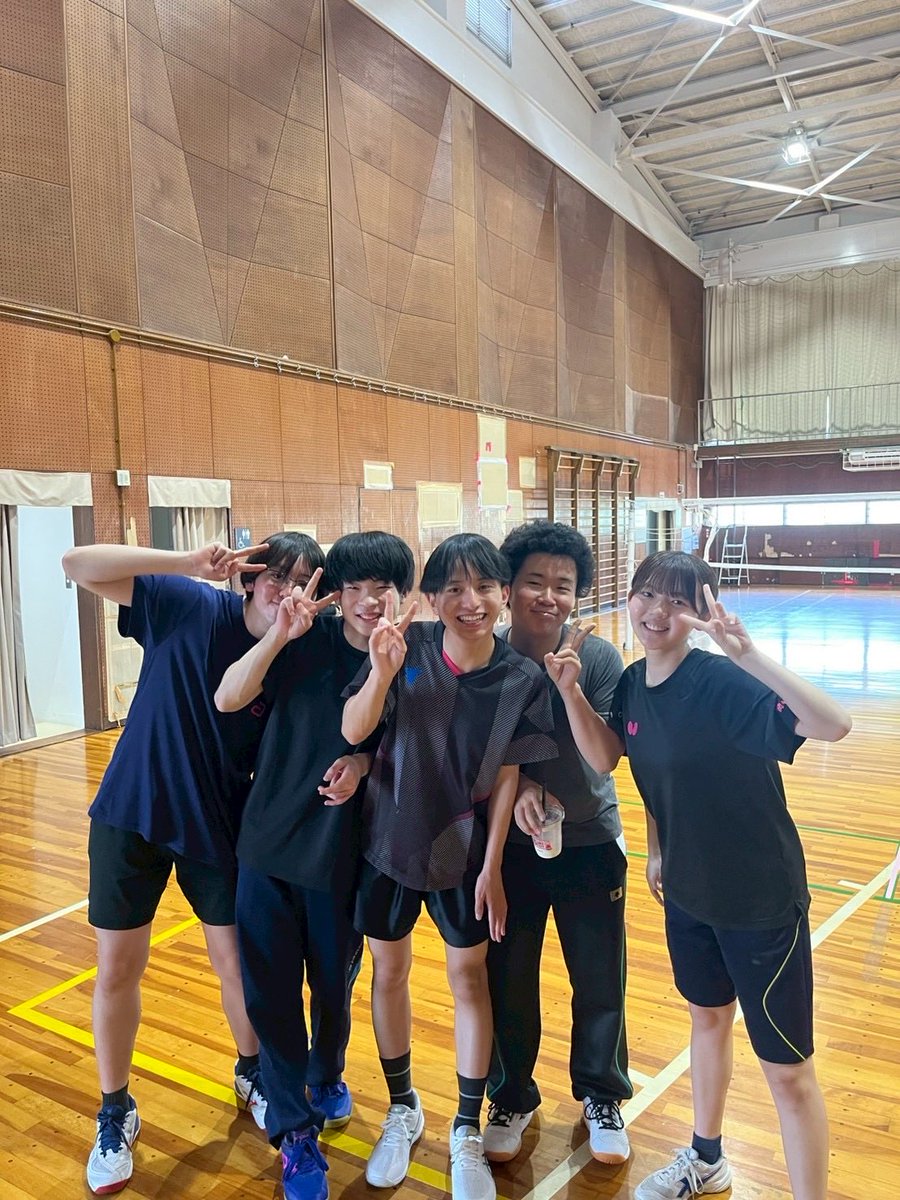 auettc's tweet photo. 今日は新歓でした💫
バレーをやったりご飯をみんなで食べたりしてたくさん楽しみました🎶

今年は1年生が男子4人女子1人入部してくれました‼️
これからみんなで一緒に頑張っていきます🙌🏻よろしくお願いします🙇‍♀️ https://t.co/LOlJnXOsAu