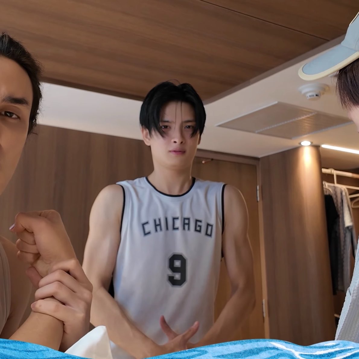 🚰 ˳ vvvv tweet media