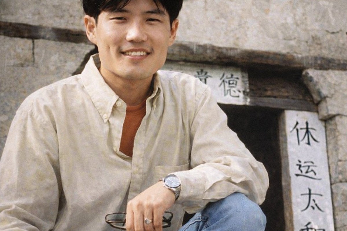 minjudeng's tweet photo. 孙志刚之死（2003.3.20）27岁的年轻设计师孙志刚，仅因没带暂住证，在广州被收容遣送站非法关押，惨遭毒打致死。  他的死亡刺痛了整个中国，推动废除了存在多年的收容遣送制度。  一个普通人的悲剧，换来了千万人的权利进步。  我们不应忘记。  #孙志刚 #铭记历史 https://t.co/R7JgbYJDfY