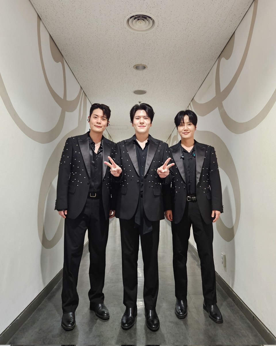 official_lapoem's tweet photo. cpbc 2026 평화나눔음악회 'The Present'
세종문화회관에서 짱포엠 오늘도 자체발광✨️
환호해 주신 cpbc 가족분들, 팬분들 감사합니다🥰
라포엠과 함께 평온한 밤 되시길 바랍니다🌃
#LAPOEM #라포엠 #평화나눔음악회 #ThePresent
#유채훈 #최성훈 #정민성
#YouChaehoon #ChoiSunghoon #JeongMinseong