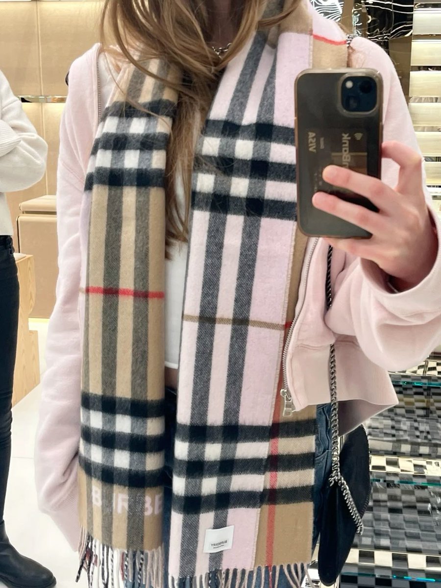 used by gaeun (ลงเสื้อ14 may: 20:00) tweet media