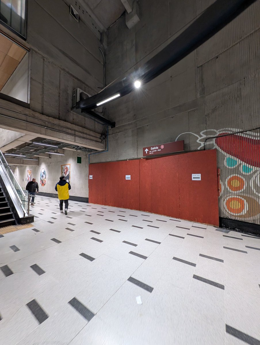 waxkun's tweet photo. Metro Plaza Egaña https://t.co/qPAM5g7B3g