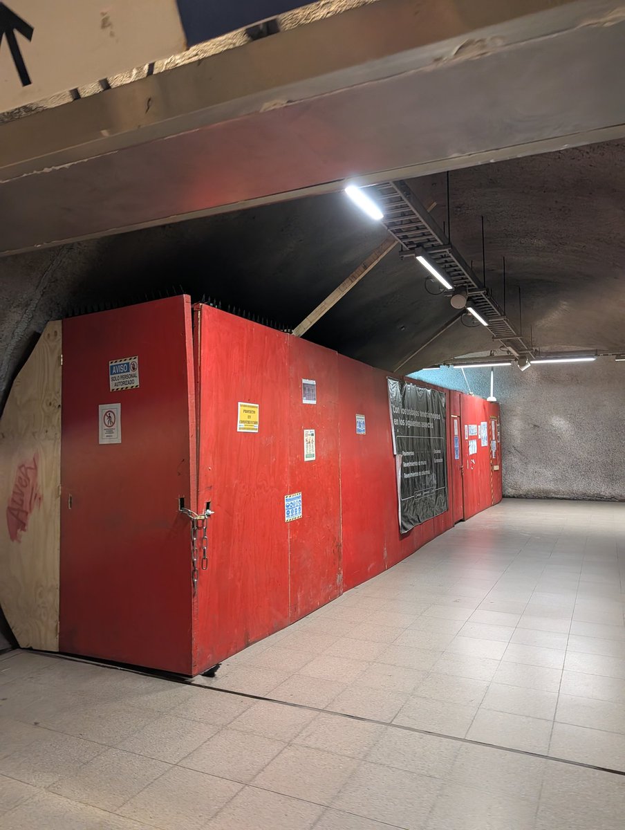 waxkun's tweet photo. Metro Plaza Egaña https://t.co/qPAM5g7B3g