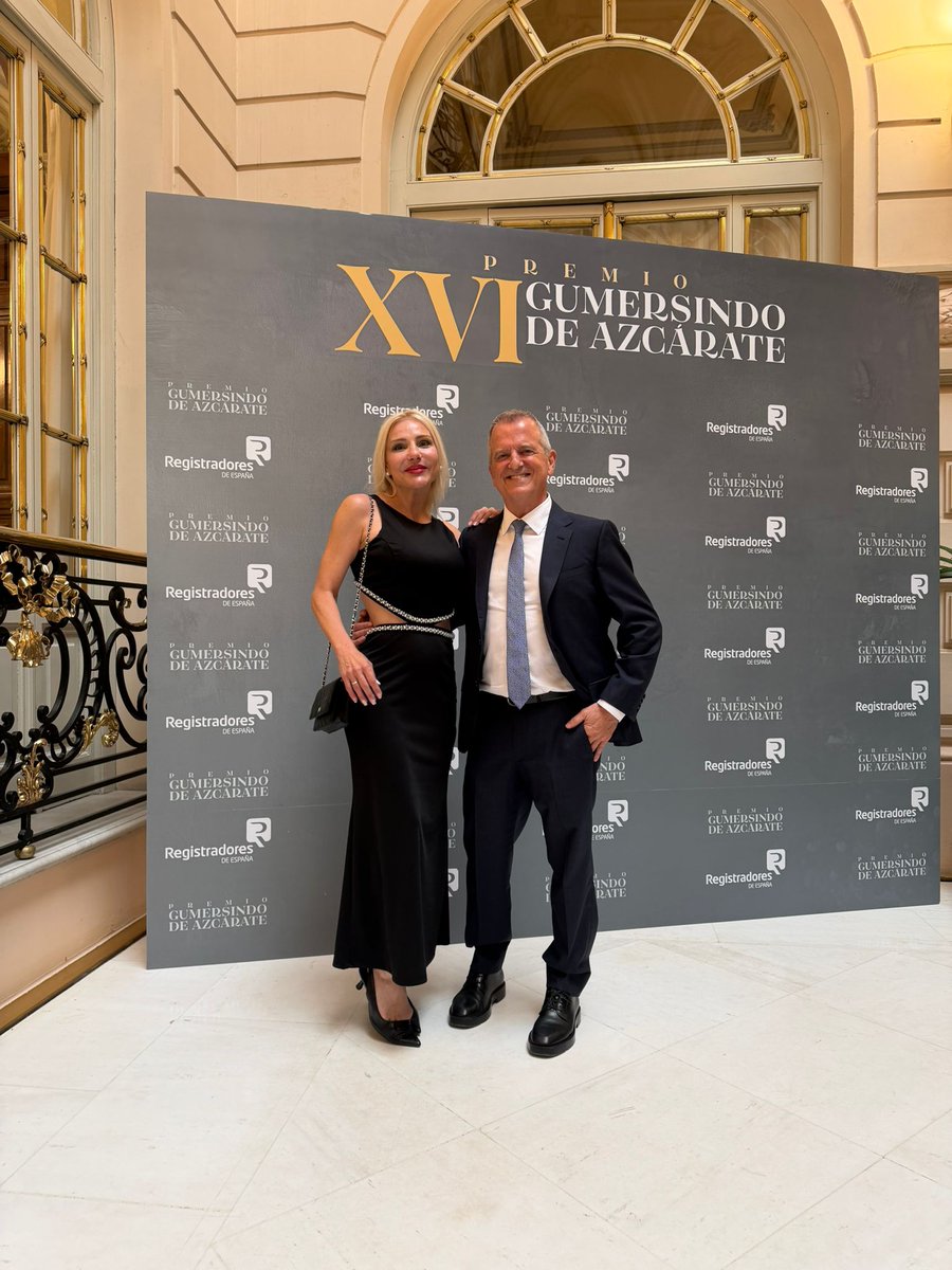 RegistradoresCV's tweet photo. Nuestro decano @ambanon4 y la vocal @GriseldaDiazRo4 asistieron ayer en Madrid a la entrega del premio 'Gumersindo de Azcárate' de @Registrador_es a la Universidad Española. La presidenta de @CrueUniversidad @EvaAlconUJI recogió el premio en presencia del ministro @felixbolanosg https://t.co/gTlYd3MaPq