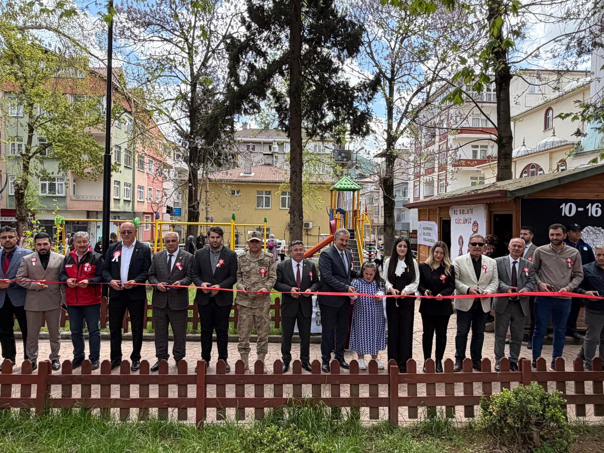 aybastiilce_mem's tweet photo. 📌El Sanatları Sergisi

Engelliler Haftası kapsamında, özel bireylerin yıl boyunca hazırladığı el emeği ürünlerin yer aldığı serginin açılışı gerçekleştirildi. Düzenlenen programa ilçe protokolü, kurum amirleri, öğretmenler, öğrenciler ve vatandaşlar katıldı. https://t.co/P8KW7eF009