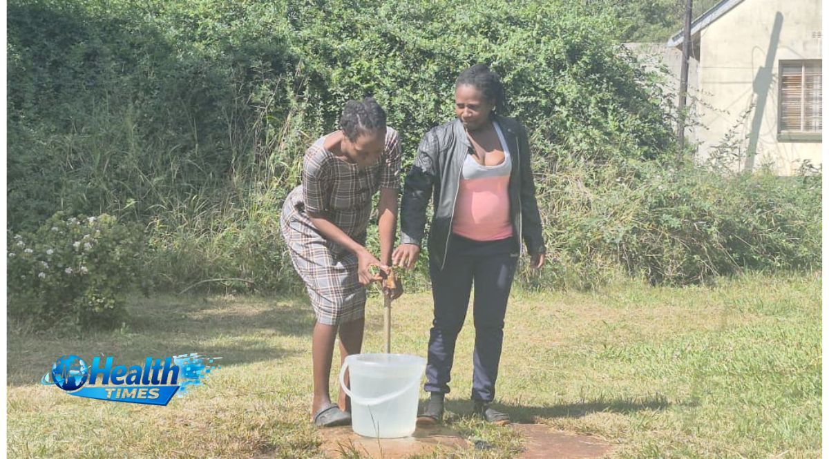 UNDPZimbabwe's tweet photo. 🚰🏥 Clean water is saving lives.

Through partnership with the Government of Zimbabwe and the Global Fund, @UNDPZimbabwe is helping health facilities access solarised boreholes — improving infection prevention, supporting safer deliveries and strengthening maternal healthcare.

At Shurugwi District Hospital, reliable water is helping keep maternity wards cleaner, reduce risks for mothers and newborns, and support stronger health services. 🤝🇿🇼✨

Read the full story 👇
https://t.co/wEo1OegQiG