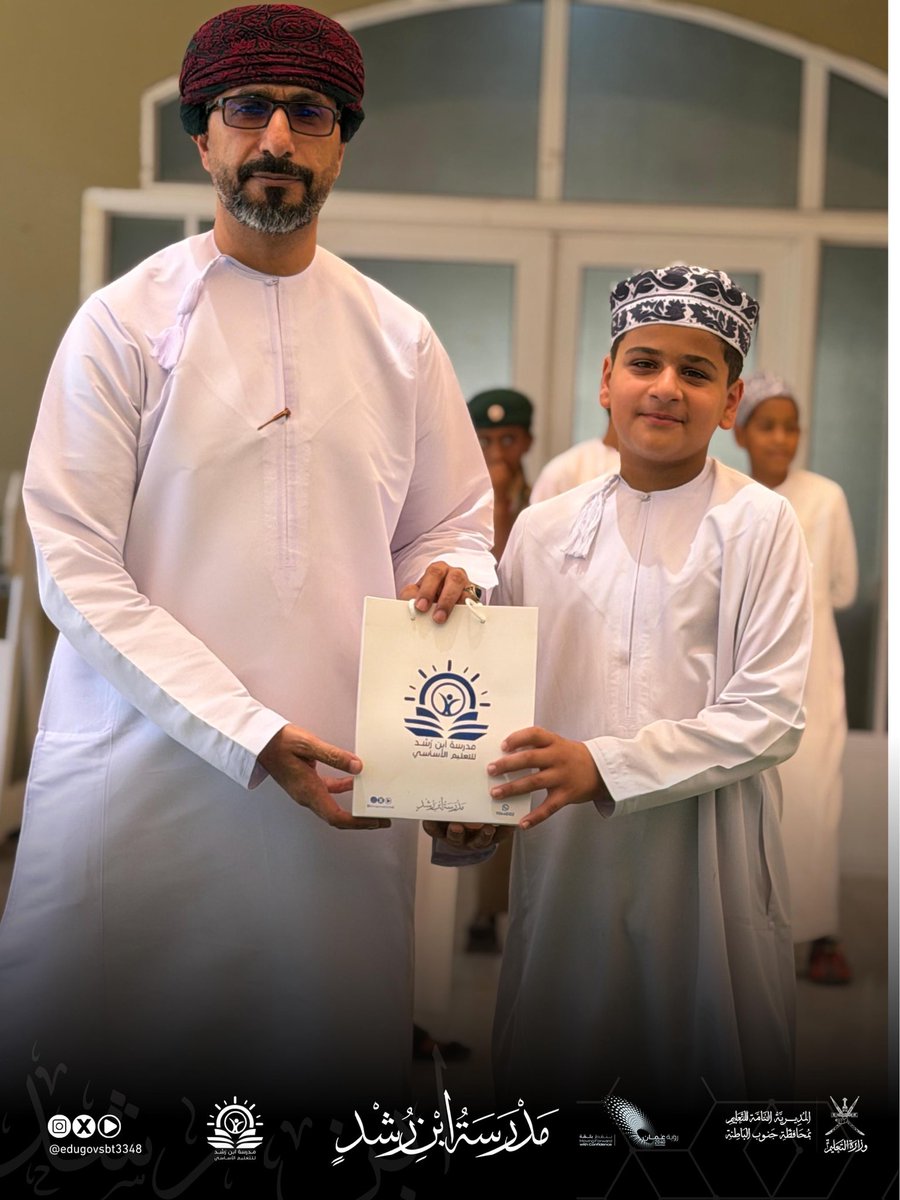 EduGovSbt3348's tweet photo. كرّمت إدارة المدرسة طلبة الكشافة تقديرًا لجهودهم المميزة ومشاركتهم الفاعلة في الأنشطة المدرسية وخدمة المجتمع. وأشادت الإدارة بما أظهره الطلبة من تعاون وانضباط وروح مسؤولية، متمنية لهم المزيد من النجاح والتميز.

#فعاليات_تعليمية_جنوب_الباطنة https://t.co/8Q3evyl3Q1