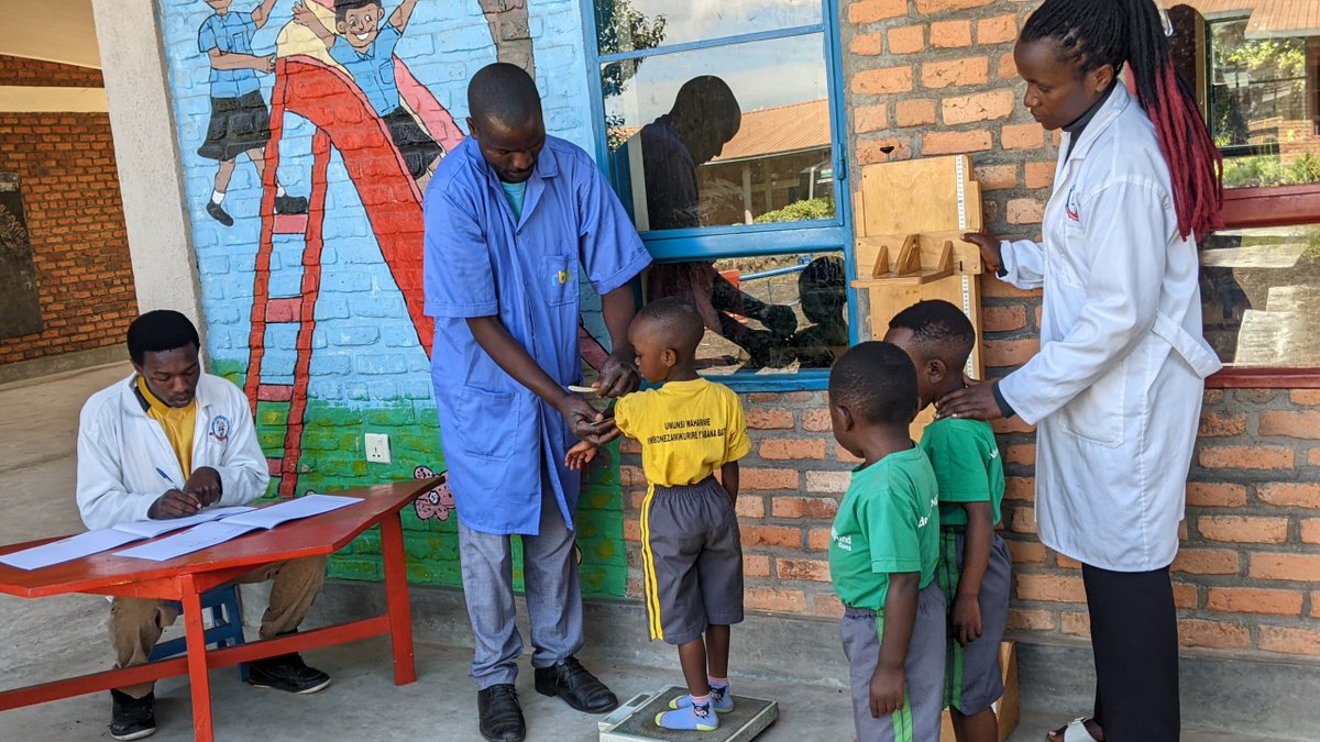 uwizeyeye's tweet photo. ECD Center - Basumba, ku bufatanye n’Abajyanama b’Ubuzima, yakoze igikorwa ngarukakwezi  cyo gupima imikurire y’abana hagamijwe gusuzuma no gukumira ibimenyetso by’imirire mibi n’igwingira mu bana baharererwa @mbenja24 @Rwanda_Child @NyabihuDistrict https://t.co/5qlbWLHjXr