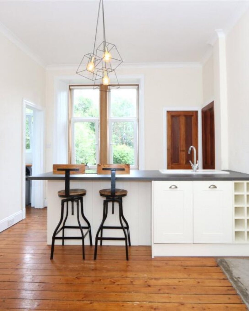 DwelloProperty's tweet photo. 📍 Edgehill Road, Glasgow, £1,195PCM
🛏️🛁1 bed; 1 bath
🛋️Furnished

Very well presented first floor traditional tenement flat in the ever popular Broomhill area, available June 8.

To book a viewing, click the link - https://t.co/vY2oGLJFee

#Glasgow #property #tolet https://t.co/T4D7LTe0fE