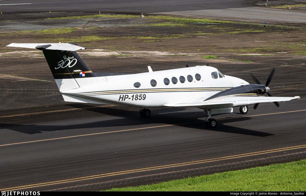 ivancp25's tweet photo. #AccidenteAéreo de #Beechcraft #KingAir #Be300 (HP-1859) en Océano Atlántico cerca de #FortPierce, 50 Nm de #VeroBeach #Florida #EEUU 🇺🇲. 10 occupantes. Piloto declaró emergencia en ruta entre #MarshHarbour y #Freeport. Guardia Costera rescató a todos vivos. 3 heridos. 12-05-26 https://t.co/E8uyq92uxS