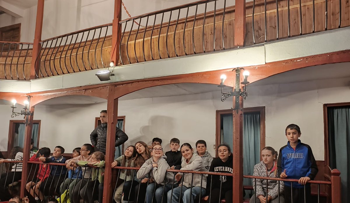 AltoAlagon's tweet photo. Nuestro alumnado de Primaria disfrutó en el Teatro León Felipe de Sequeros del espectáculo "¡Ay qué lío!" con la compañía Eugenia Manzanera. 
@teatrosequeros 
@eugemanzanera https://t.co/avjm71cDWs
