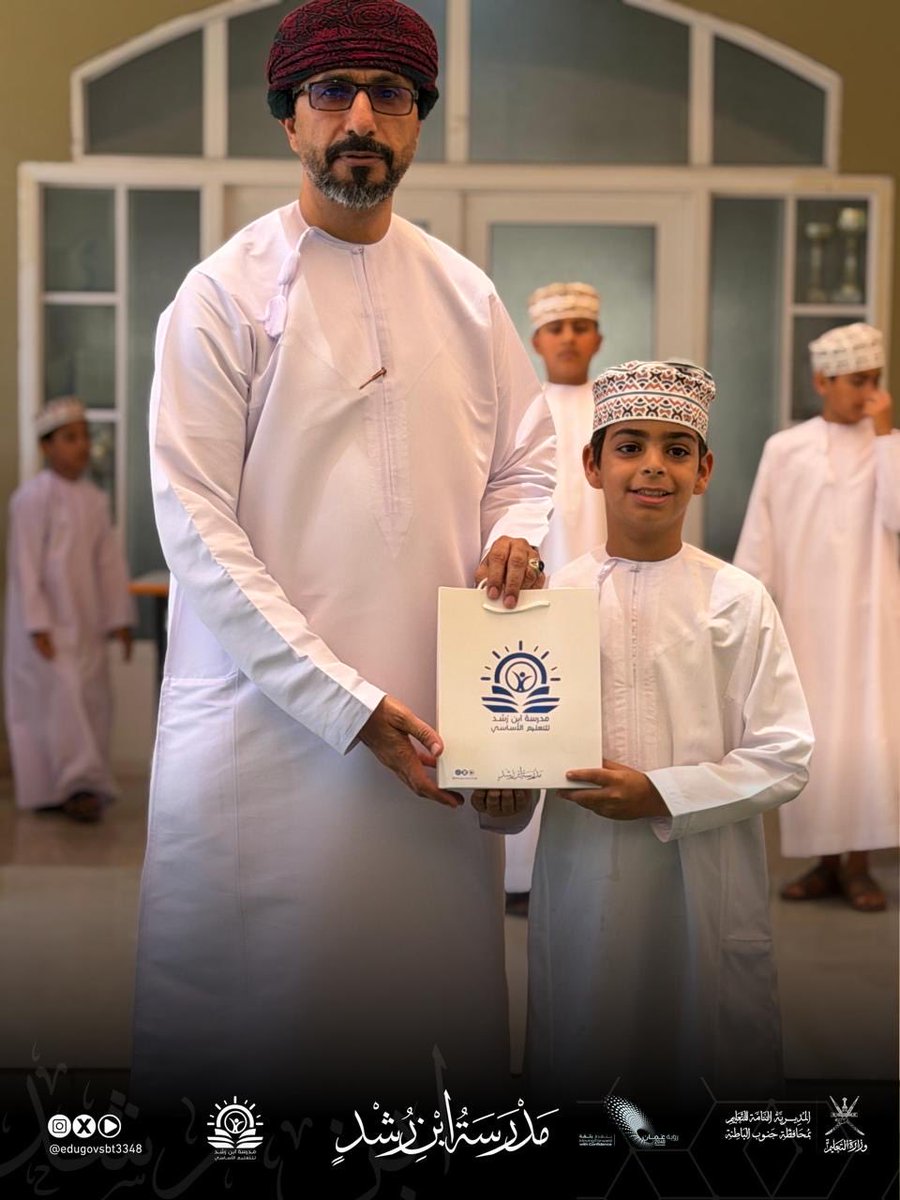 EduGovSbt3348's tweet photo. كرّمت إدارة المدرسة الطلبة المشاركين في الأنشطة المدرسية، والفائزين في المسابقات المختلفة، بالإضافة إلى الطلبة الأكثر تفعيلًا في منصة نور، وذلك تقديرًا لجهودهم وتميزهم خلال العام الدراسي.

#فعاليات_تعليمية_جنوب_الباطنة https://t.co/bPWcjmzYxd
