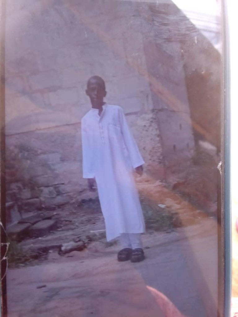 MariaSTsehai's tweet photo. ‼️🚨MTOTO AMEPOTEA‼️

Mtoto anaitwa Athumani Masudi, umri wa Miaka 14, anasoma Mvumoni secondary school - Kidato cha Kwanza.  Amepotea toka Jana asubuhi alivyokuwa anaenda shule hakurudi.
Mwenye taarifa piga namba 0678098076
Mama yake kijana ni mjane anamlea mwenyewe huyu mtoto - please tupambane tumpate mtoto!