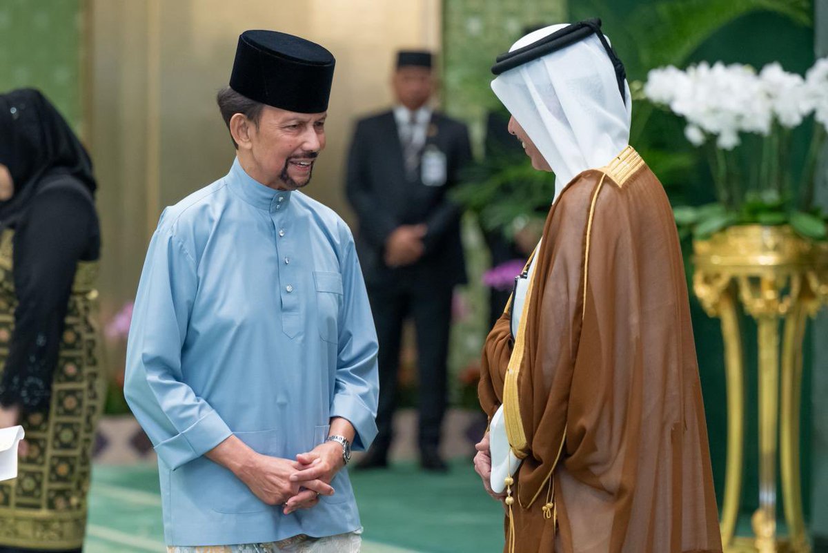 NadeebQa's tweet photo. 🇧🇳 🇶🇦| جلالة السلطان حسن البلقية سلطان بروناي دار السلام يتسلم أوراق اعتماد سعادة السيد عبدالله حمد علي الأدهم المري سفيرًا فوق العادة مفوّضًا لدولة قطر لدى بروناي دار السلام

#نديب_قطر | #قطر 🇶🇦 https://t.co/pTF0fwOdc5