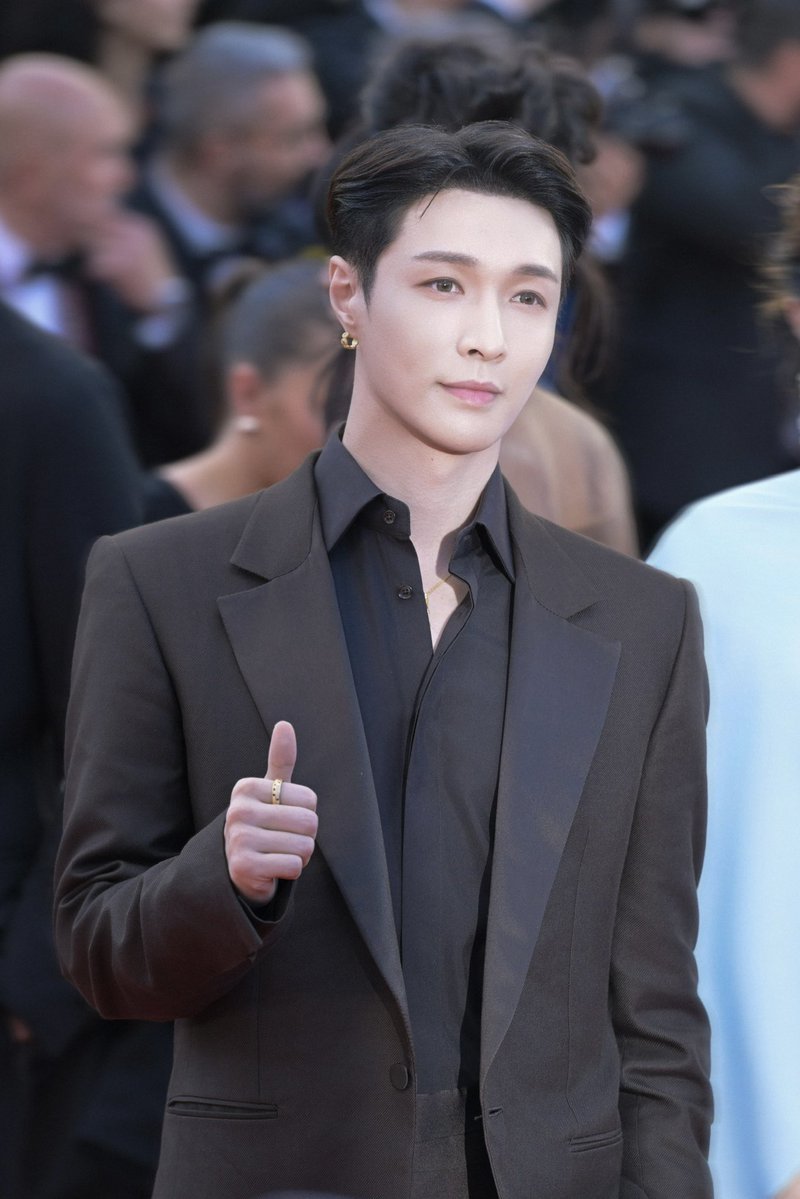Lay Zhang Studio tweet media