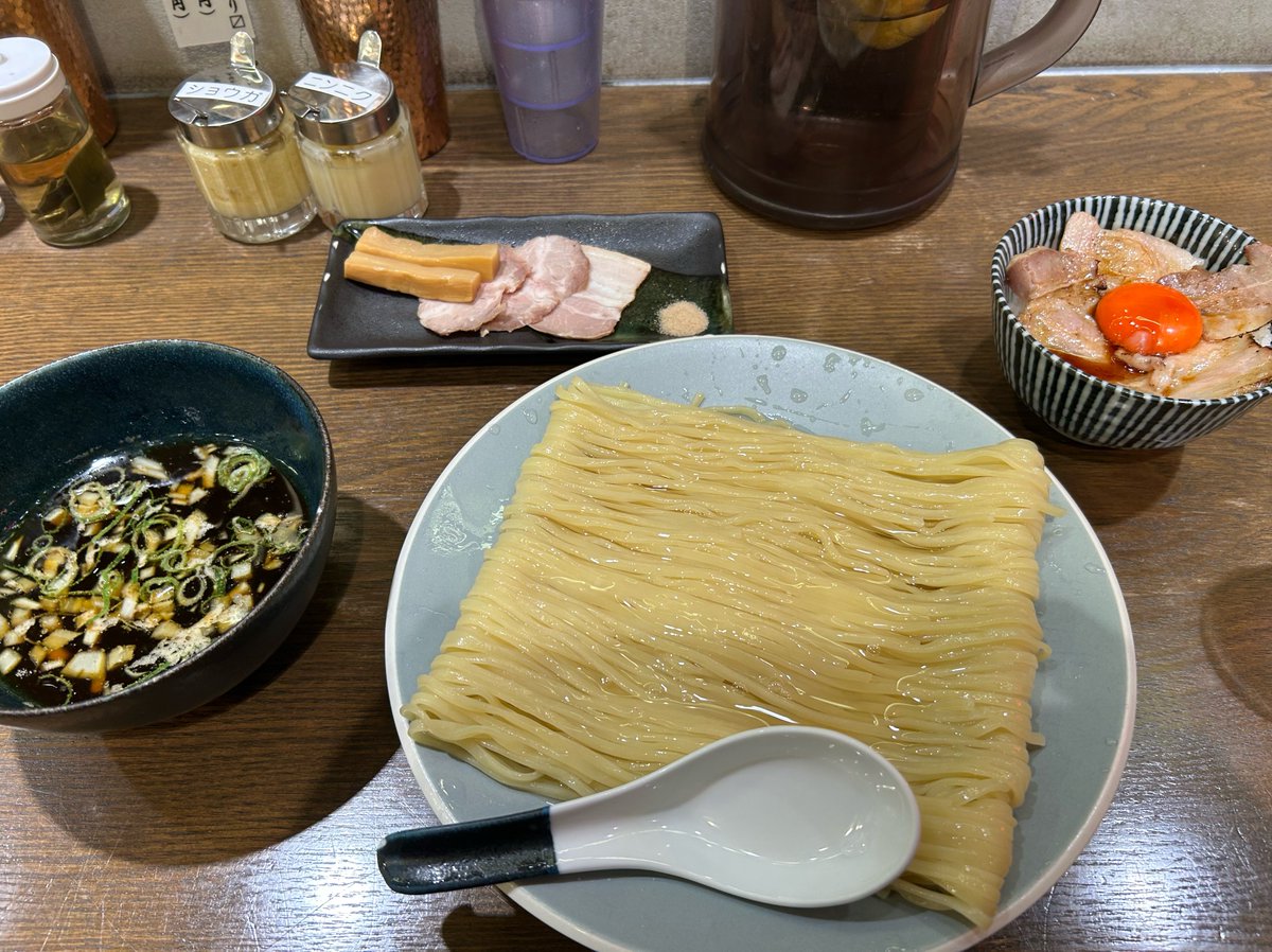 nikonikonai's tweet photo. 頂いちゃいますね( ˇωˇ )

巣鴨のnumber6さんの昆布水つけ麺うますぎる！ https://t.co/2YbRpzoxrb