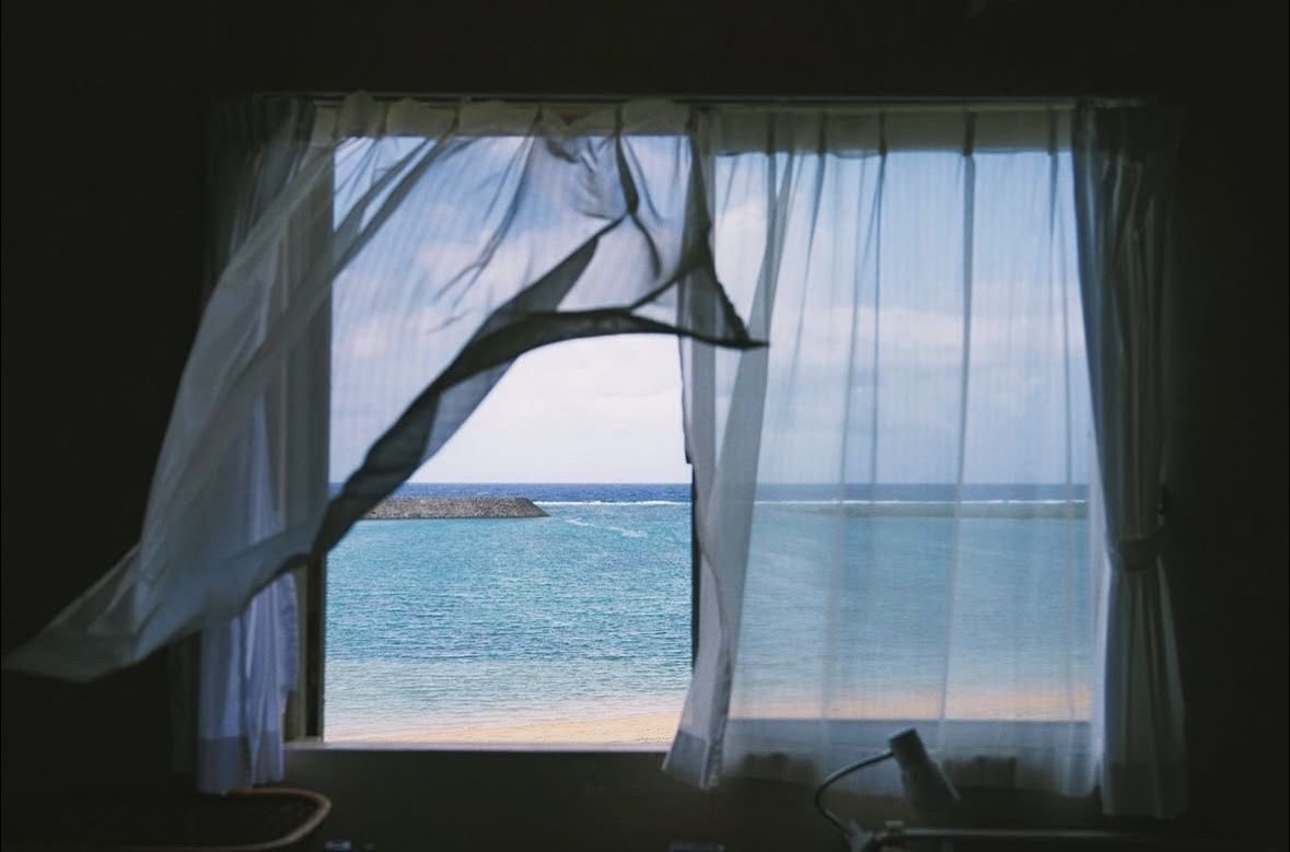 SolBrah's tweet photo. Clear stagnant energy from your home:

- Open windows for fresh air 
- Burn sage or another cleansing herb
- Play frequency music or nature sounds 
- Spring water and essential oils in mister

Fresh energy removes unwanted negativity and makes room for new things ⚡️ https://t.co/5jAALi3fPP