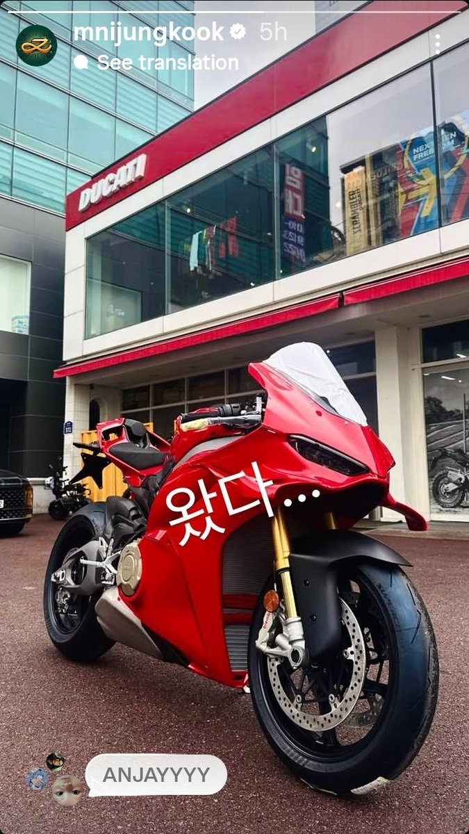 MilkkaKim's tweet photo. Fan Boy VS Idol 😭🏍
#BTS #ARMY #JEONJUNGKOOK #jungkook #GDEVITH #CAMARMY https://t.co/lO3SwfxlM0
