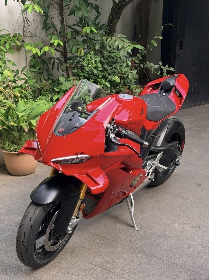 MilkkaKim's tweet photo. Fan Boy VS Idol 😭🏍
#BTS #ARMY #JEONJUNGKOOK #jungkook #GDEVITH #CAMARMY https://t.co/lO3SwfxlM0