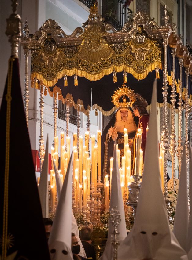 5EvangelioGr's tweet photo. Un 13 de mayo. 13 personas. Plaza Nueva. GRACIAS, porque estaba cambiando el mundo cofrade granadino y ni los 13 protagonistas ni el resto lo sabíamos. Felicidades, cofrades de Jesús Despojado, feligreses de Fígares, devotos del Dulce Nombre, ¡40 ANIVERSARIO! @HdadDespojado https://t.co/tOOWpswA4w