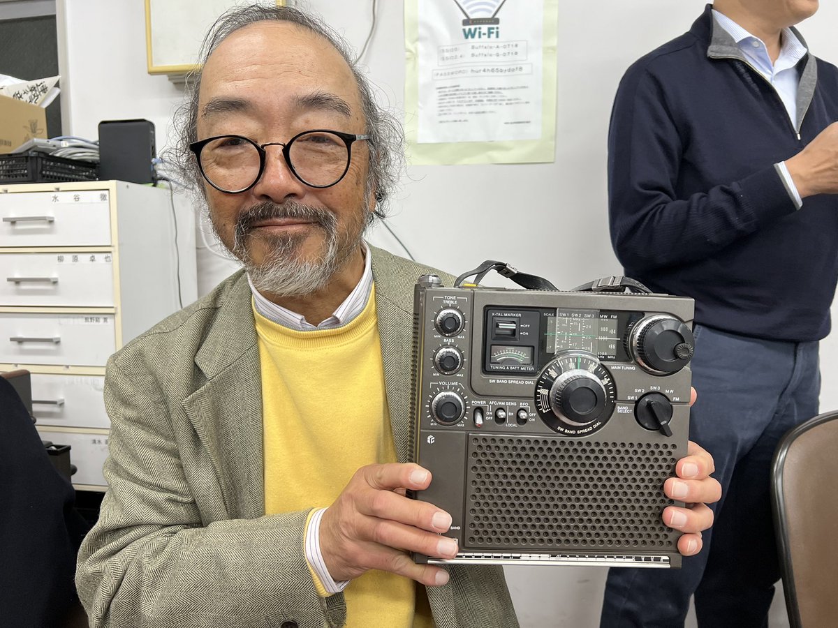 yokohama_AA815's tweet photo. BCLブーム時代のモスクワ放送の顔だった西野肇氏の訃報、残念です。

2023年12月@横浜の講演会での楽しいお話しが昨日の様です。
講演会終了後、持参したスカイセンサーをお見せしたら「わ〜、懐かしいな〜」と喜んで頂けたのが印象に残っています。

ご冥福をお祈りいたします。 https://t.co/dz4dT4ju5F