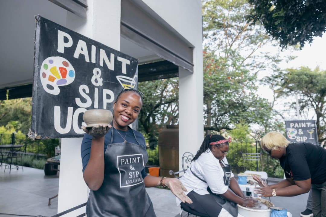PaintAndSipUG's tweet photo. Get your hands dirty and your creativity flowing at Paint &amp; Sip Uganda’s Pottery Moulding experience 🎨 ✨

📍Kyambogo–Kiwatule Opp. Kabaka’s Farm
🕚 Open Daily | 11AM – 9PM
💰 Adult Package: 80,000/=
💰 Kids Package: 55,000/=

📞 +256 700 512710 | +256 781 512710
#PaintAndSipUG https://t.co/2S4BqMdGtN