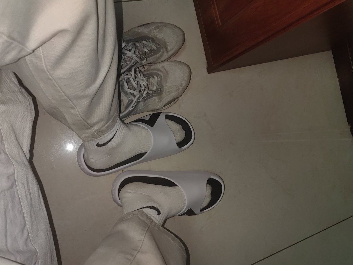 J00310DB's tweet photo. 西安最近又冷了，在家穿着���子和薄外套吧
#男生白袜 https://t.co/tfdRKPo0Gu
