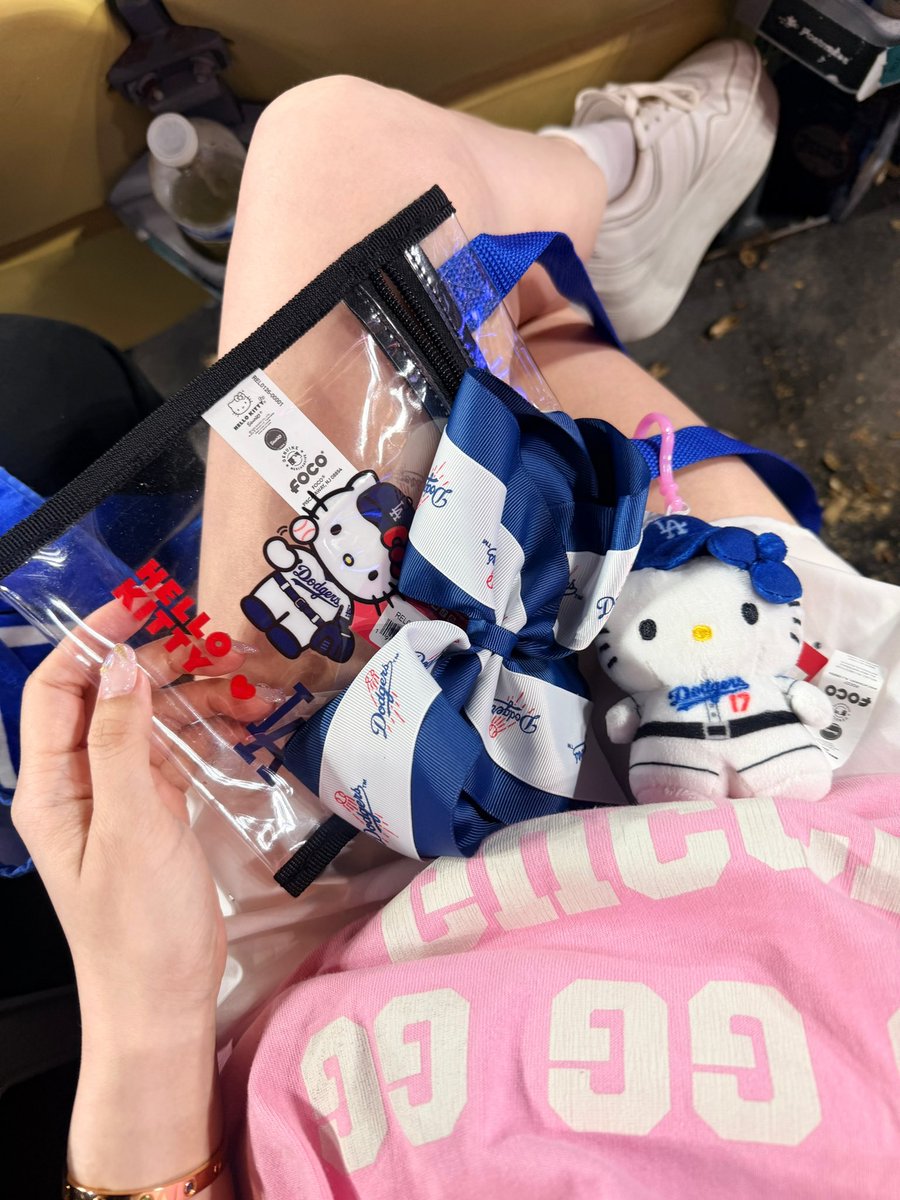 saemiltiii's tweet photo. ドジャーススタジアム観戦⚾️
【無料】で、もらえるものがあるのを知っていますか？🥺🩷
※ここには載っていません
Do you know what you can get for free at Dodger Stadium?⚾️ https://t.co/jQ6sR521oR