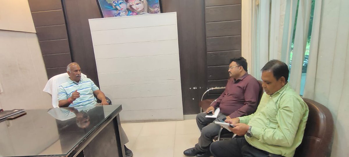 TheArvindPandey's tweet photo. आज अपने कैम्प कार्यालय, गूलरभोज में लोक निर्माण विभाग रुद्रपुर के सम्बंधित अधिकारीयों के साथ #विधानसभा_गदरपुर क्षेत्र के अंतर्गत गतिमान विभिन्न विकास कार्यों की समीक्षा बैठक कर विस्तृत जानकारी ली।
#Gadarpur | #GadarpurDevelopment | #TransformingGadarpur | #Uttarakhand https://t.co/DRFubawDL2