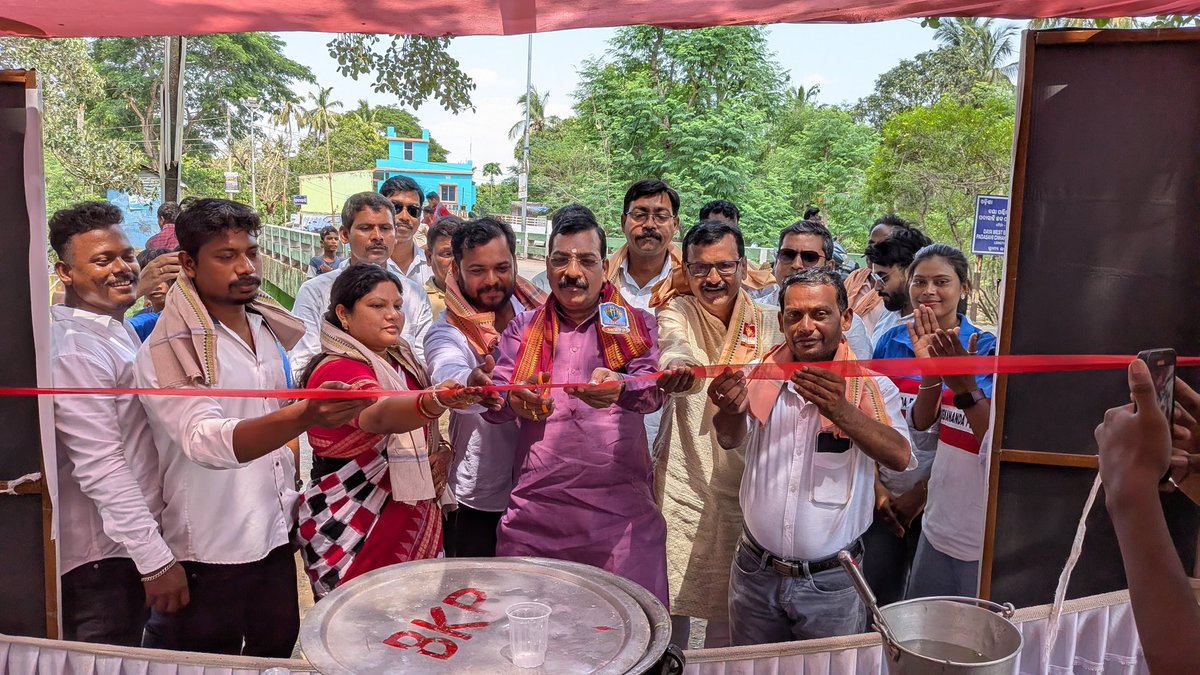 GMohapatraBjp's tweet photo. Attended the inauguration of the Jalachhatra camp at Nandankanan, Raghunathpur. Appreciations to the organizers let’s serve water to people and animals in this heat.

#SocialService #Jalachhatra #SummerCare https://t.co/Y2TagGKwnN