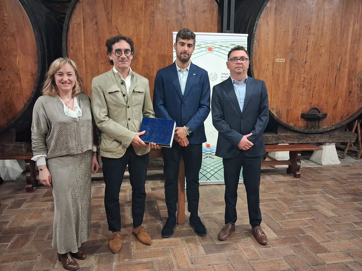 CaminosAst's tweet photo. ✨Celebramos la festividad de Sto. Domingo de la Calzada con la entrega de los Premios "Paraguas Sánchez del Río", ☔️Antonio Losilla, La #FLC y el Palacio de los Deportes

Igualmente se hizo entrega de los trofeos del Campeonato de Mus 2026

Excelencia y compromiso en #Asturias👷‍♂️ https://t.co/7Qx5zjC4dB