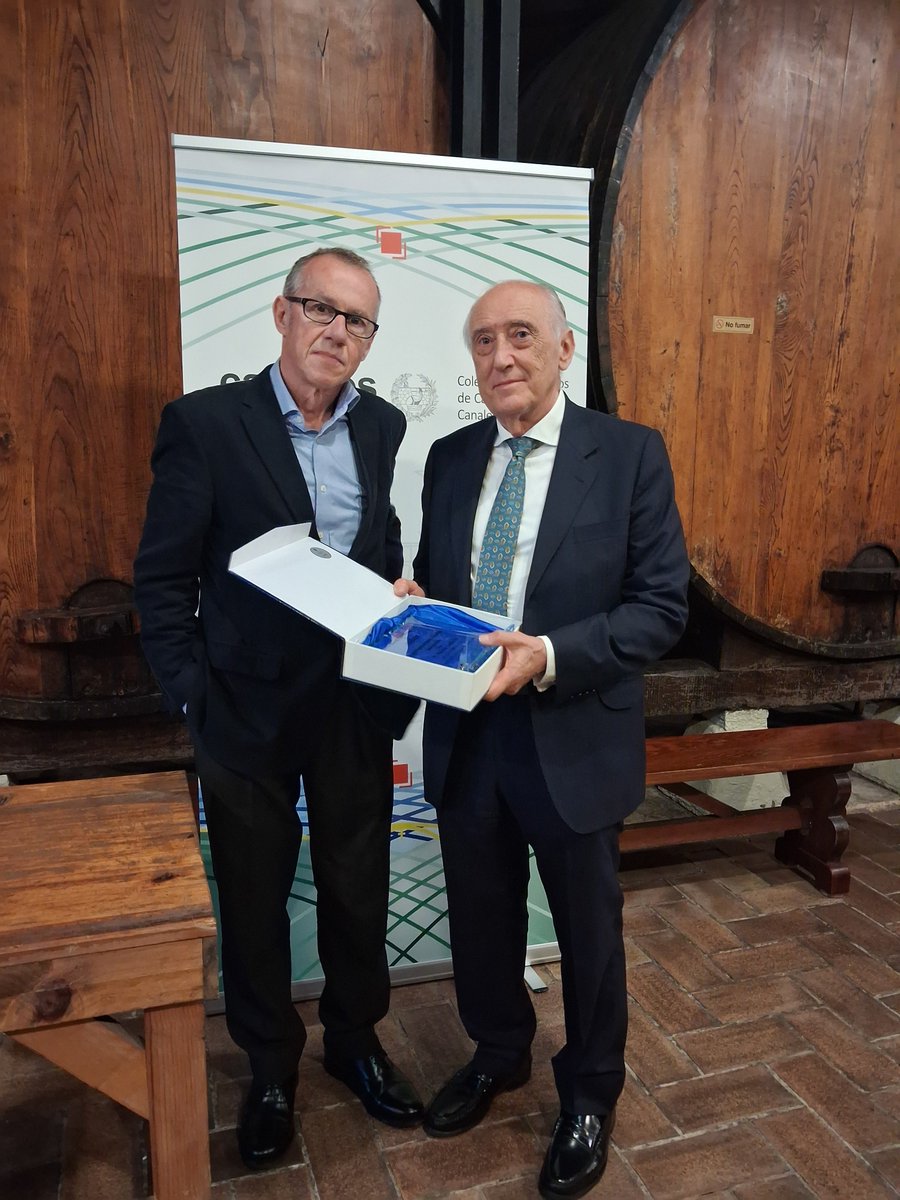 CaminosAst's tweet photo. ✨Celebramos la festividad de Sto. Domingo de la Calzada con la entrega de los Premios "Paraguas Sánchez del Río", ☔️Antonio Losilla, La #FLC y el Palacio de los Deportes

Igualmente se hizo entrega de los trofeos del Campeonato de Mus 2026

Excelencia y compromiso en #Asturias👷‍♂️ https://t.co/7Qx5zjC4dB