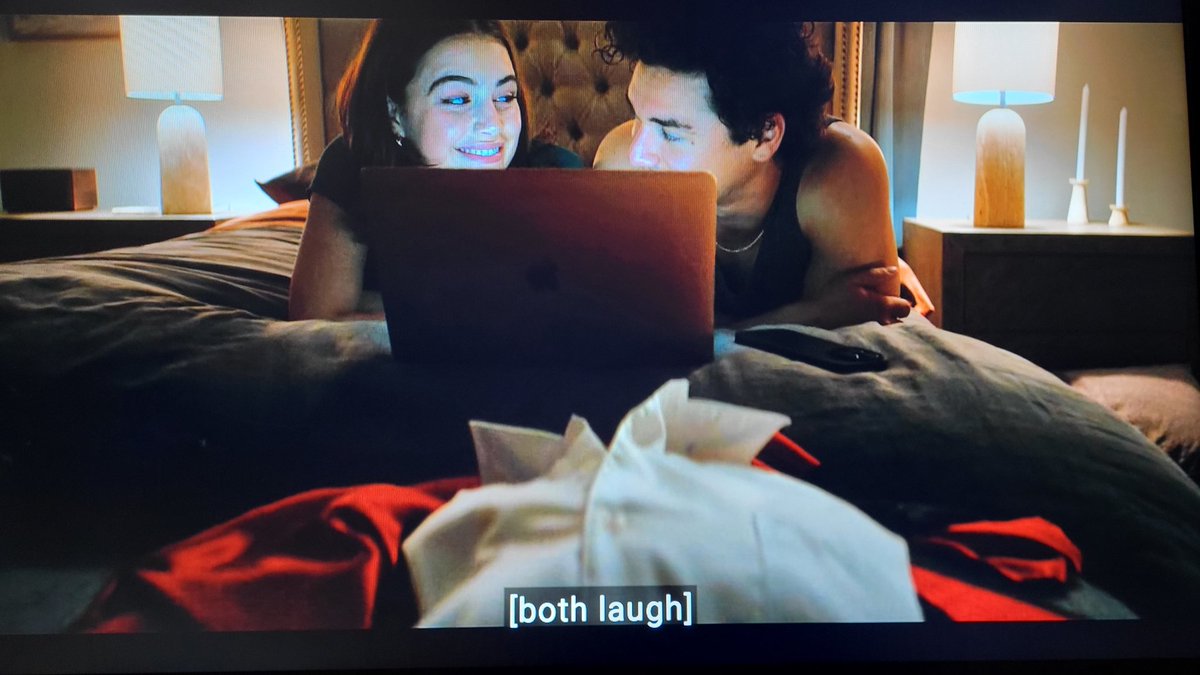chappellofliv's tweet photo. THEY FELL ASLEEP TOGETHER AND GARRETT WOKE UP AND TOOK THE FLOOR I CAN'T DEAL WITH THESE EMOTIONS #offcampus https://t.co/Gblp1XnCTW