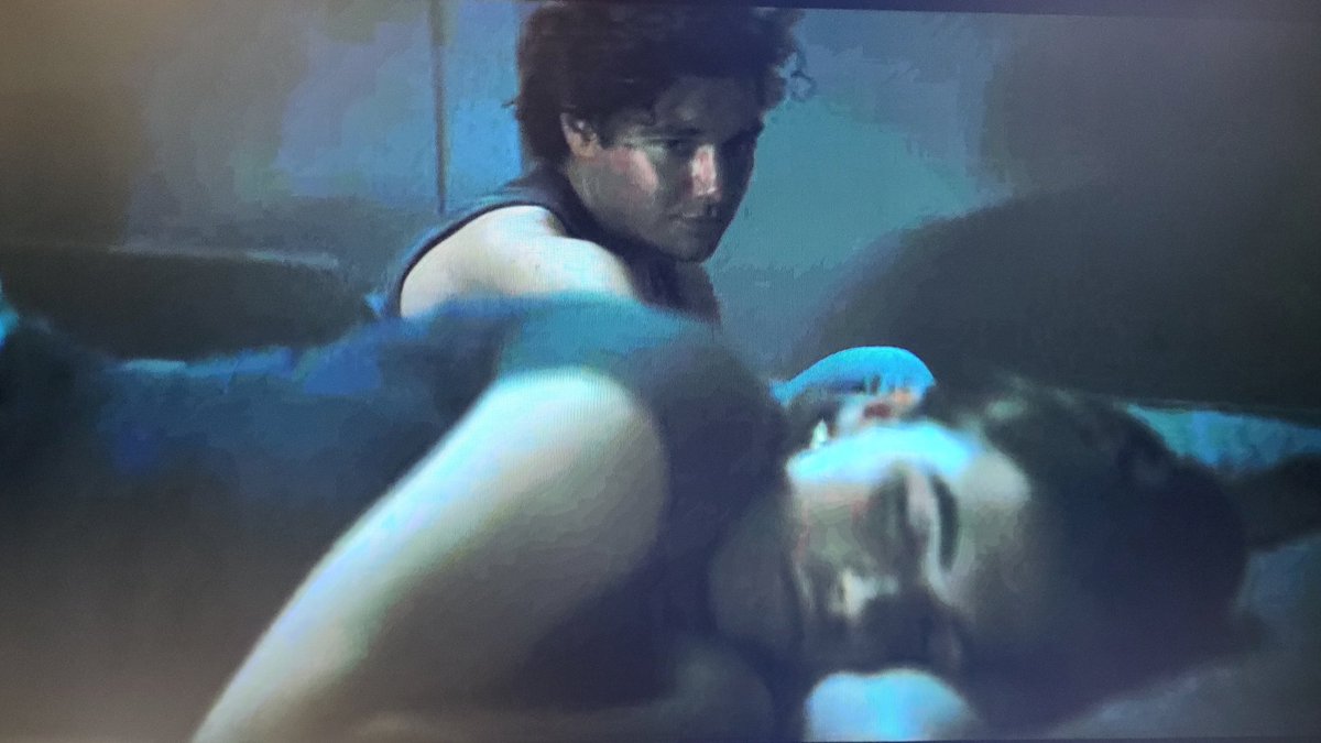 chappellofliv's tweet photo. THEY FELL ASLEEP TOGETHER AND GARRETT WOKE UP AND TOOK THE FLOOR I CAN'T DEAL WITH THESE EMOTIONS #offcampus https://t.co/Gblp1XnCTW
