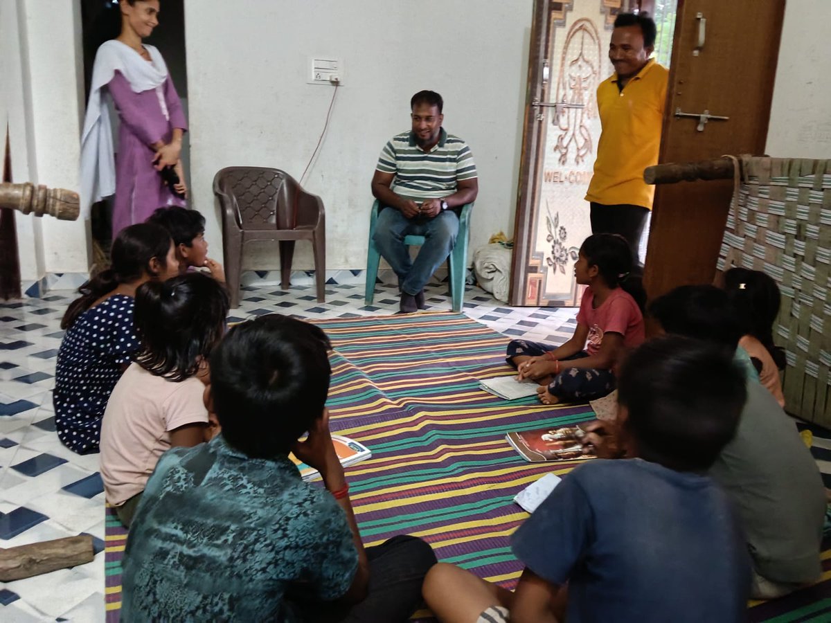 KalahandiNvs's tweet photo. Shikshagrah team was on the ground in M.Rampur Block. They visited STEM Lerning centers in Muding &amp; Pakelpada to review teaching techniques and track student progress. Great to see the impact of our volunteers! @Atmashakti3 #SummerCamp  #LearningTransformation  #AtmashaktiTrust https://t.co/voH6k7z6OR