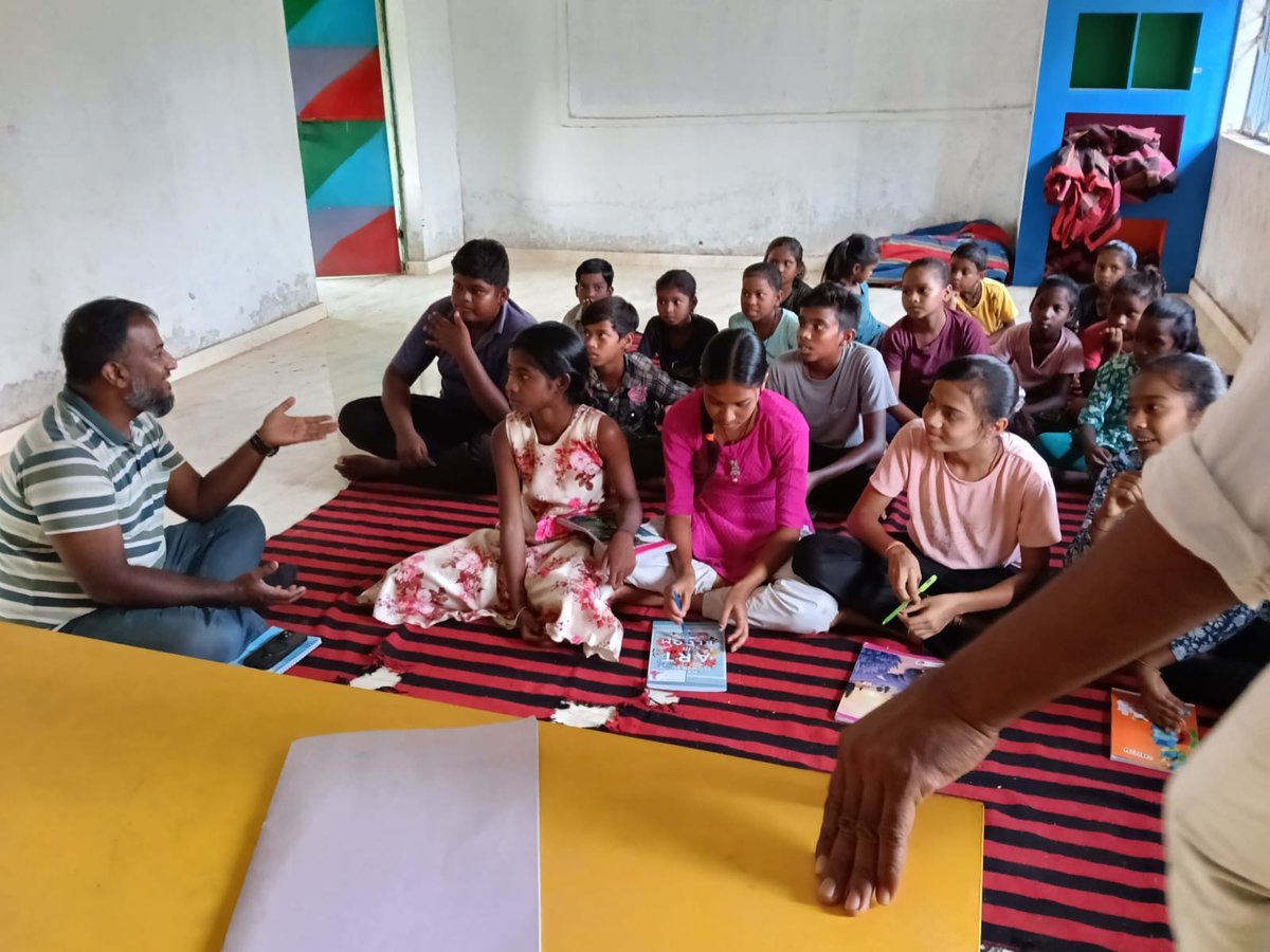 KalahandiNvs's tweet photo. Shikshagrah team was on the ground in M.Rampur Block. They visited STEM Lerning centers in Muding &amp; Pakelpada to review teaching techniques and track student progress. Great to see the impact of our volunteers! @Atmashakti3 #SummerCamp  #LearningTransformation  #AtmashaktiTrust https://t.co/voH6k7z6OR