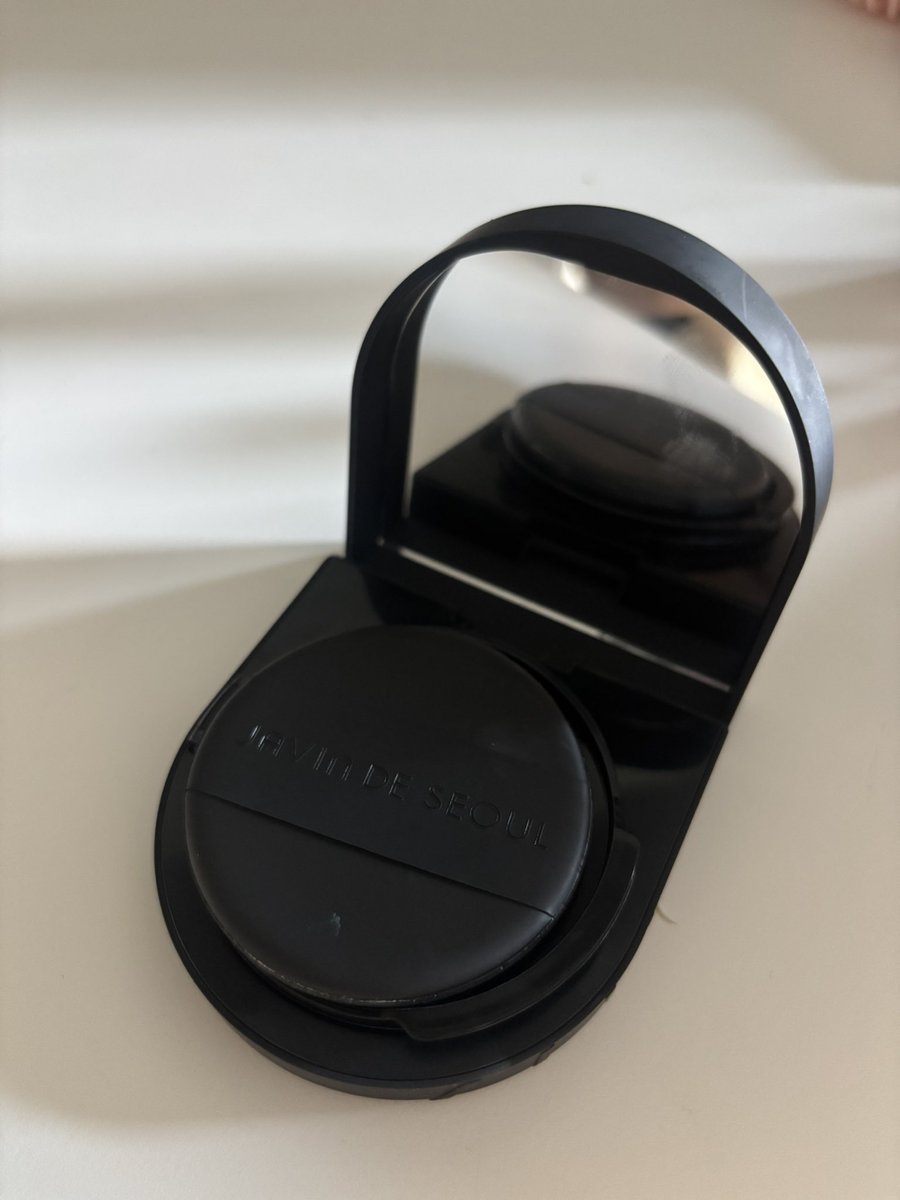 user573535's tweet photo. ส่งต่อ￼JAVIN DE SEOUL  Wink Cushion Matte 16g (เบอร์18) สภาพ98% ใช้ไป2ครั้ง 390-.ส่งฟรีค่าา❤️

#ส่งต่อเครื่องสำอาง #javindeseoul #ส่งต่อคุชชั่น #ส่งต่อjavindeseoul #javindeseoulcushion https://t.co/v8gy7Us6Ek