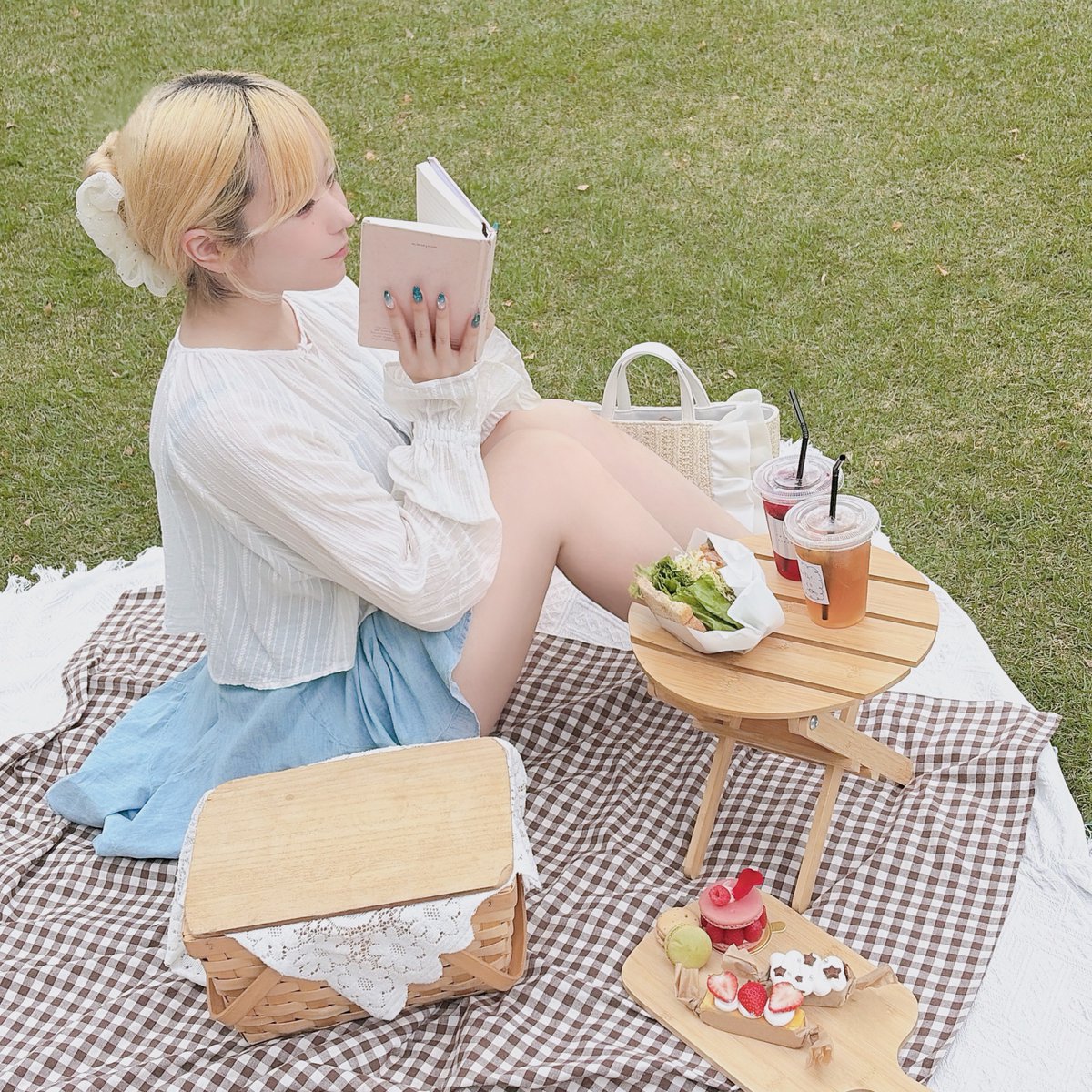 りりほん tweet media