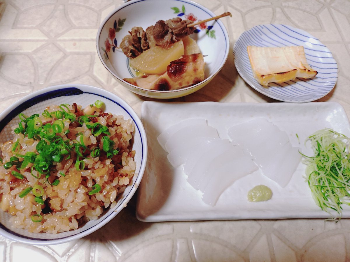 str00022's tweet photo. アオリイカ🦑
いかめし🍚
お刺身🍽️
焼きイカ🔥 https://t.co/kkheJzX89b