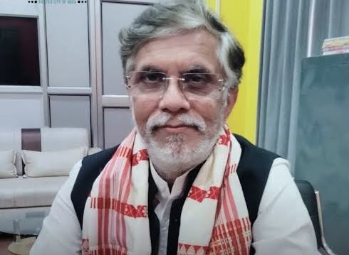 SouleFacts's tweet photo. Sources say, Pawan Khera is sitting in a bench for last 3.5 hours in front of DCP Chamber, in crime branch, his interrogation has not yet started. CP will come after 3 PM then his interrogation may start. 

His body language is already down and psychologically under tremendous pressure.