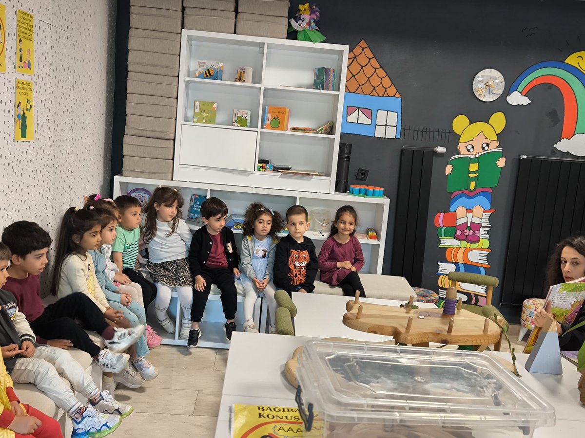 tunceliihk's tweet photo. Atatürk Anaokulu öğrencileri ile kütüphane oryantasyonu ardından masal okuma ve boyama etkinliği gerçekleştirdik. 
#cancanatunceli 
@etkinkutuphane 
@kygmktb
@ismail_kaya_63
@Tunceli_iktm https://t.co/V6p854EaJP