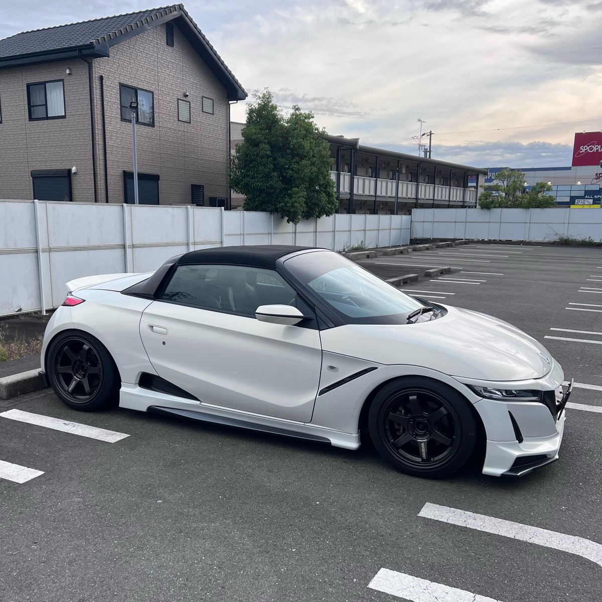 mimic__v's tweet photo. 洗車してもすぐ汚くなるから洗車しない😇 https://t.co/GKo29T76Xz