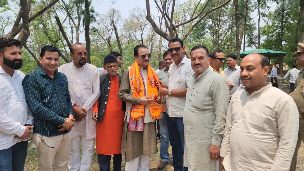 AjaybhattBJP4UK's tweet photo. आज रामनगर सीतावनी में रामायण रिसर्च काउंसिल द्वारा आगामी 16 मई से आयोजित होने वाली श्री जानकी कथा के कथा स्थल का निरीक्षण किया।
इस अवसर पर आयोजन की तैयारियों का जायजा लिया एवं संबंधित व्यवस्थाओं पर चर्चा की। https://t.co/1lffeyu9bW