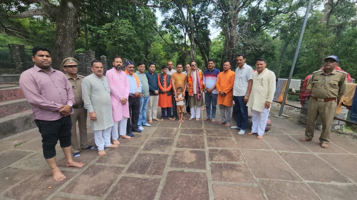 AjaybhattBJP4UK's tweet photo. आज रामनगर सीतावनी में रामायण रिसर्च काउंसिल द्वारा आगामी 16 मई से आयोजित होने वाली श्री जानकी कथा के कथा स्थल का निरीक्षण किया।
इस अवसर पर आयोजन की तैयारियों का जायजा लिया एवं संबंधित व्यवस्थाओं पर चर्चा की। https://t.co/1lffeyu9bW